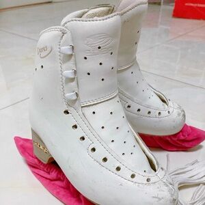 EDEA Chorus 215C White Figure Skate Boots with MK Professional Lite Blades